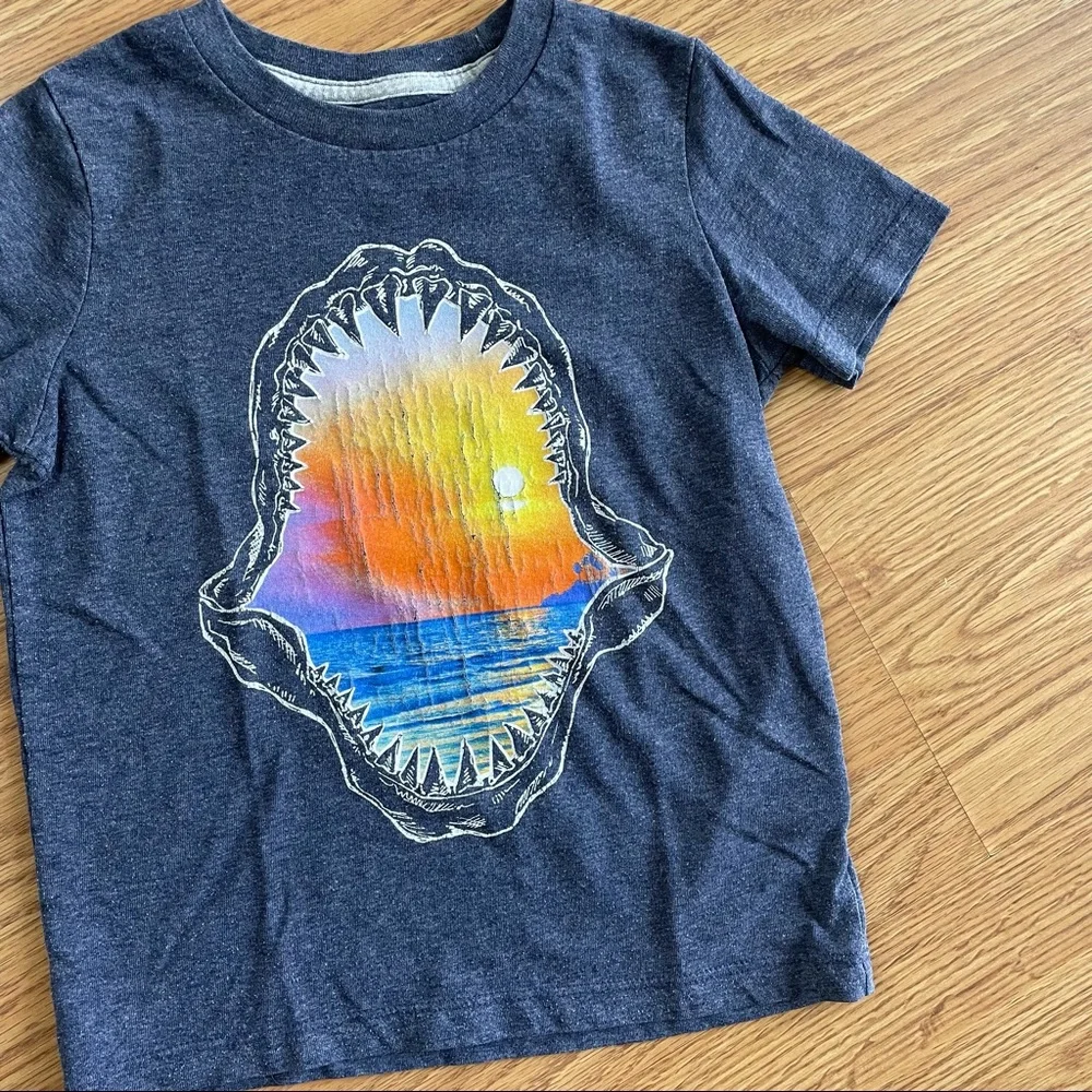 🟢3/$15 OLD NAVY Distressed Shark Mouth Sunset Graphic Tee